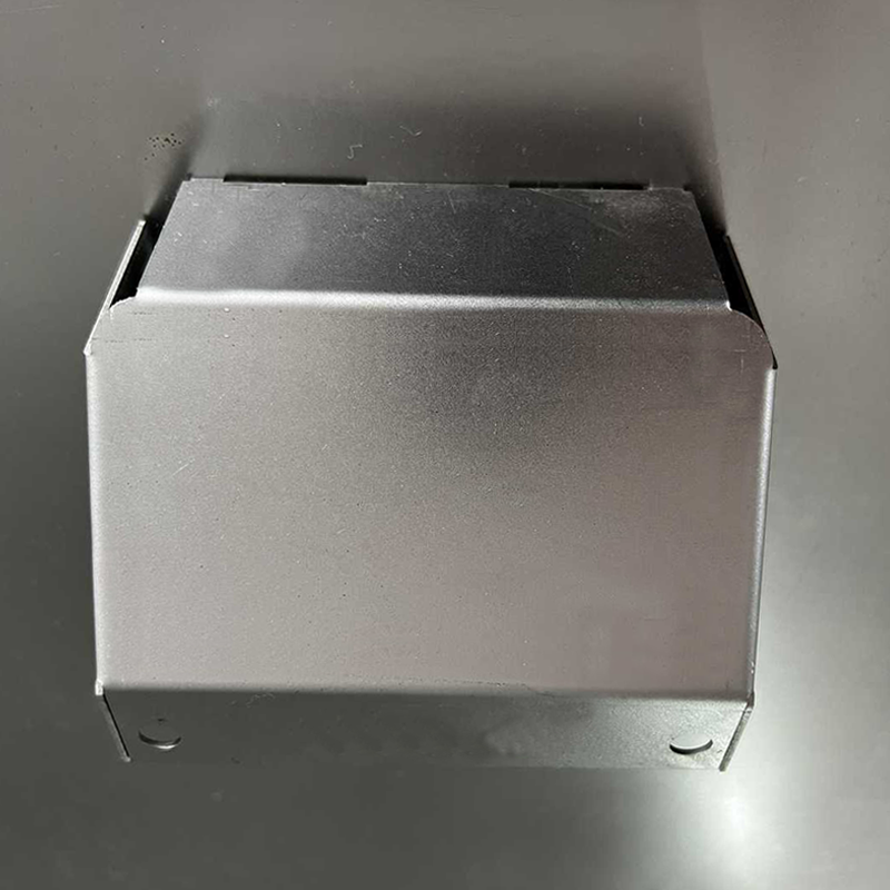 Piezas de estampación de chapa de aluminio para hardware de automóvil CNC de luz pequeña personalizada