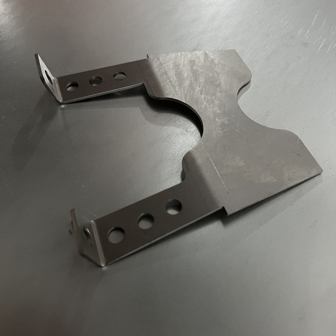 Soporte en forma de U de esquina de metal dividido mini de fabricación de metal personalizado